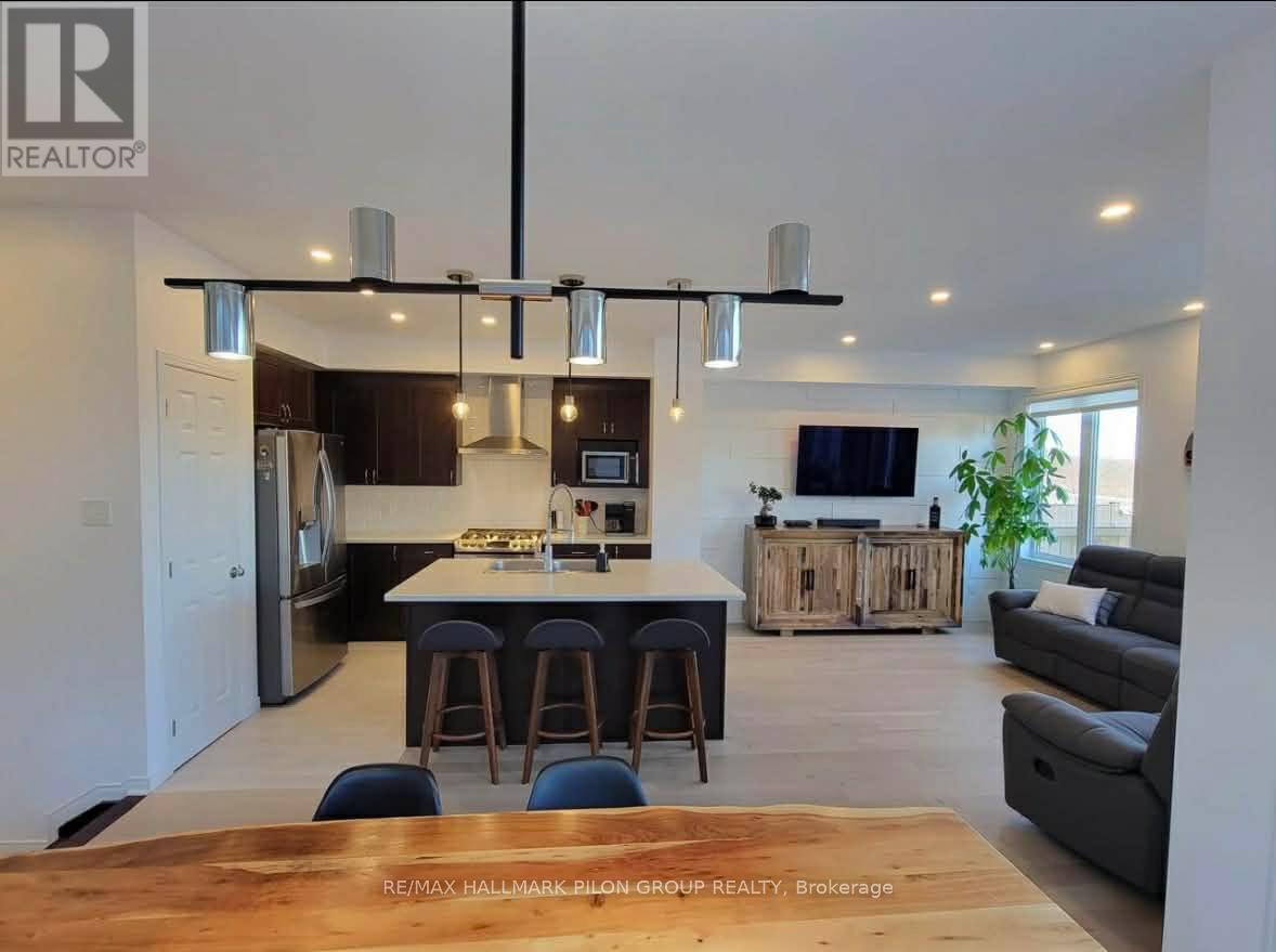 38 Riddell Street, Carleton Place, Ontario  K7C 0J4 - Photo 5 - X12981292