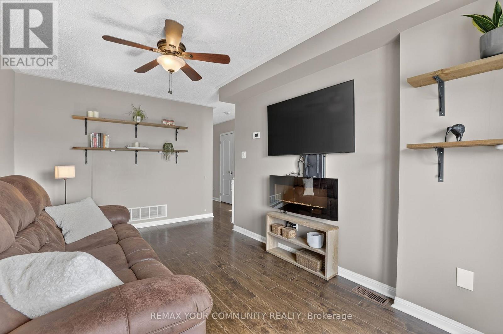 70 Natale Court, Bradford West Gwillimbury, Ontario  L3Z 3B1 - Photo 10 - N12981180