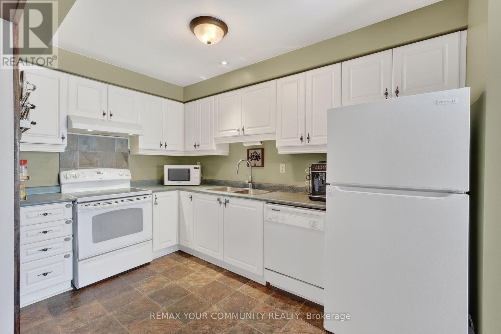 70 Natale Court, Bradford West Gwillimbury, Ontario  L3Z 3B1 - Photo 14 - N12981180