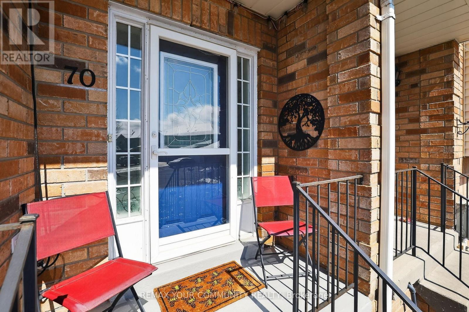 70 Natale Court, Bradford West Gwillimbury, Ontario  L3Z 3B1 - Photo 3 - N12981180