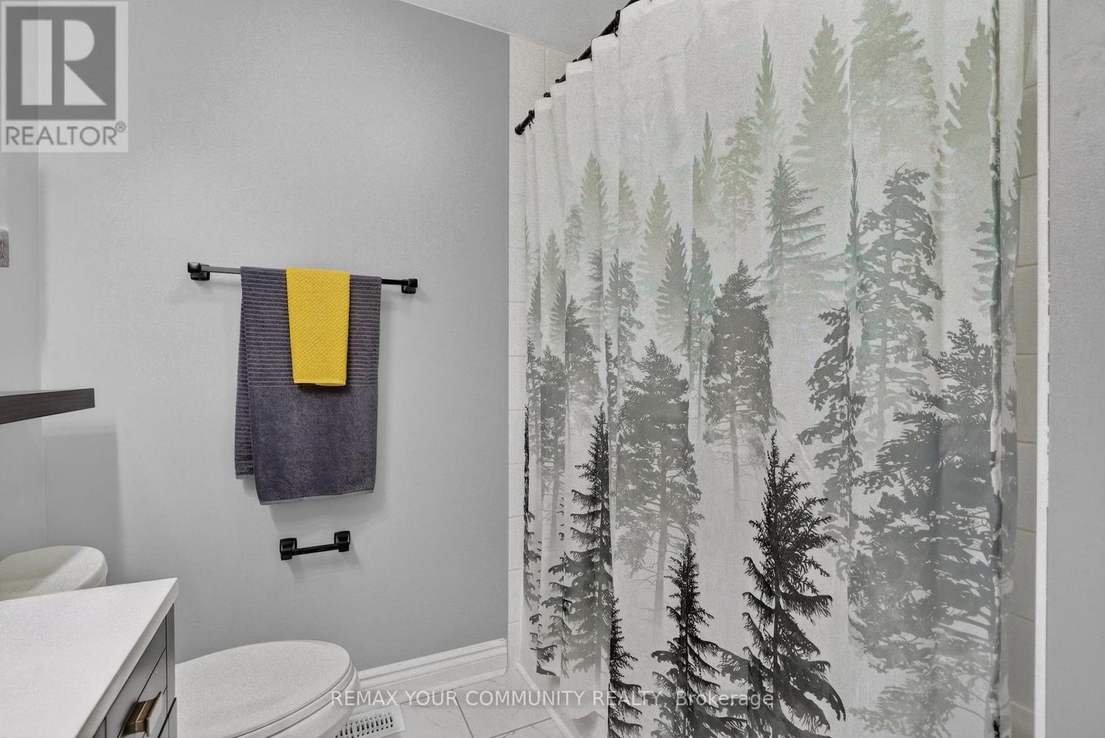 70 Natale Court, Bradford West Gwillimbury, Ontario  L3Z 3B1 - Photo 34 - N12981180