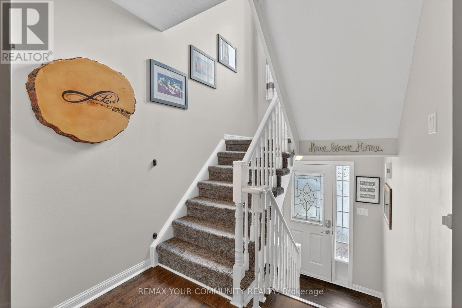 70 Natale Court, Bradford West Gwillimbury, Ontario  L3Z 3B1 - Photo 6 - N12981180