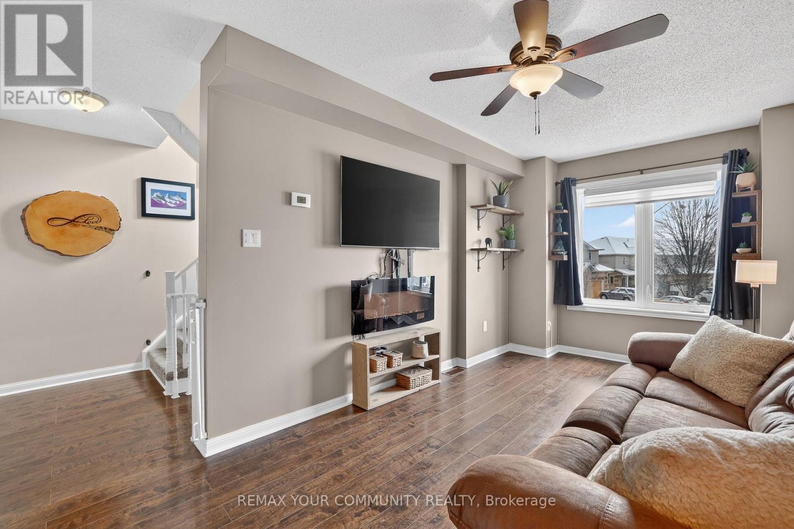 70 Natale Court, Bradford West Gwillimbury, Ontario  L3Z 3B1 - Photo 8 - N12981180