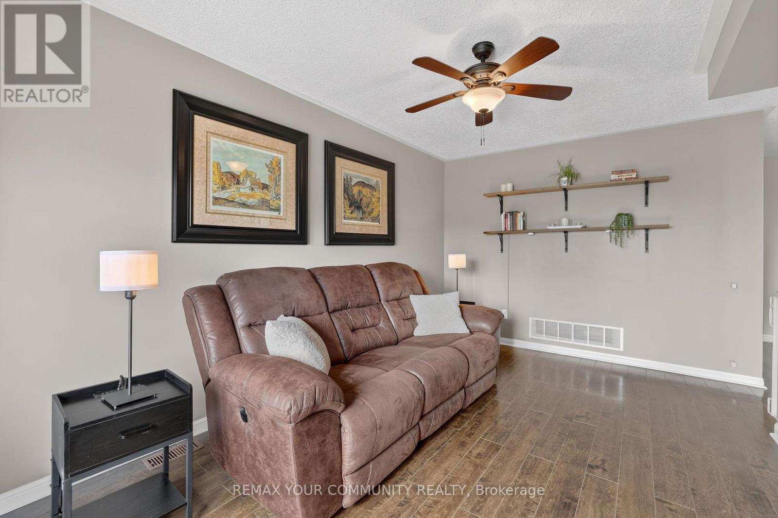 70 Natale Court, Bradford West Gwillimbury, Ontario  L3Z 3B1 - Photo 9 - N12981180