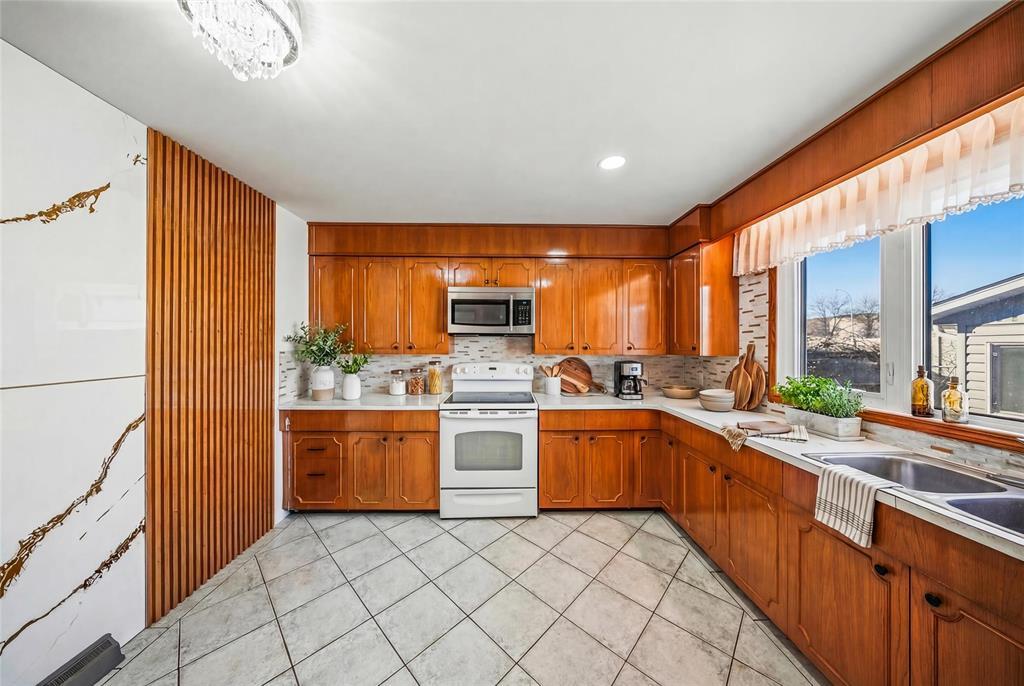 59 Roselawn Bay, Winnipeg, Manitoba  R2G 1W5 - Photo 14 - 202606857