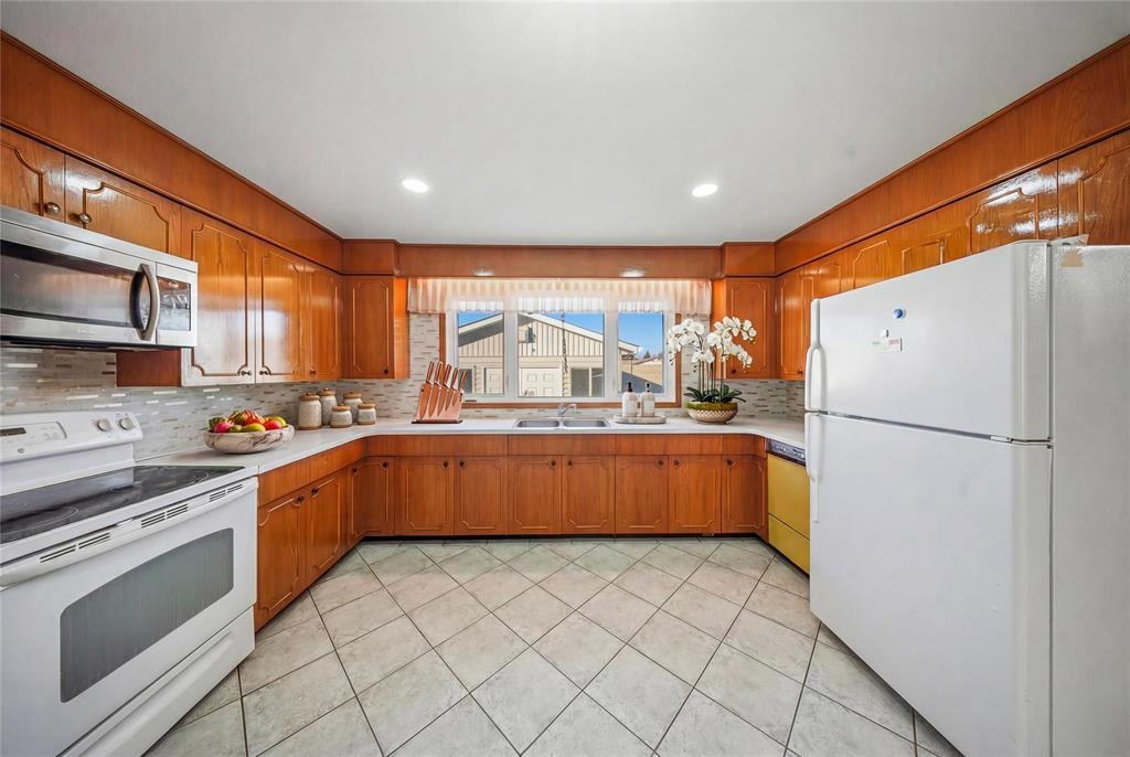 59 Roselawn Bay, Winnipeg, Manitoba  R2G 1W5 - Photo 15 - 202606857