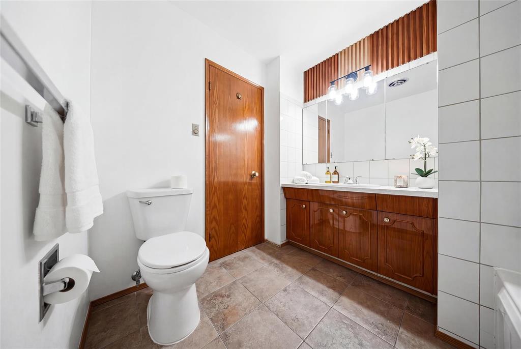 59 Roselawn Bay, Winnipeg, Manitoba  R2G 1W5 - Photo 28 - 202606857