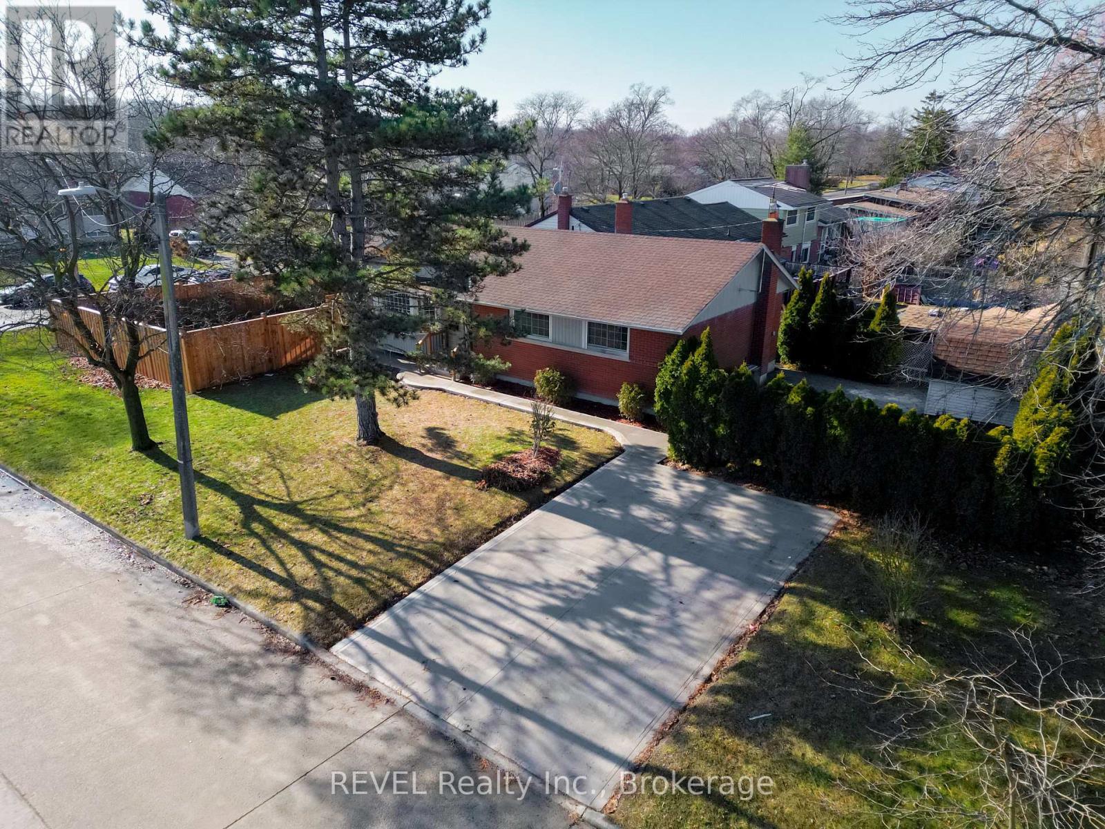 26 Cullen Drive, St. Catharines, Ontario  L2T 3H1 - Photo 3 - X12981252