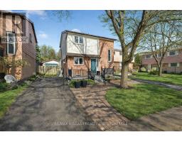 75 BERRISFIELD CRESCENT, Hamilton, Ontario