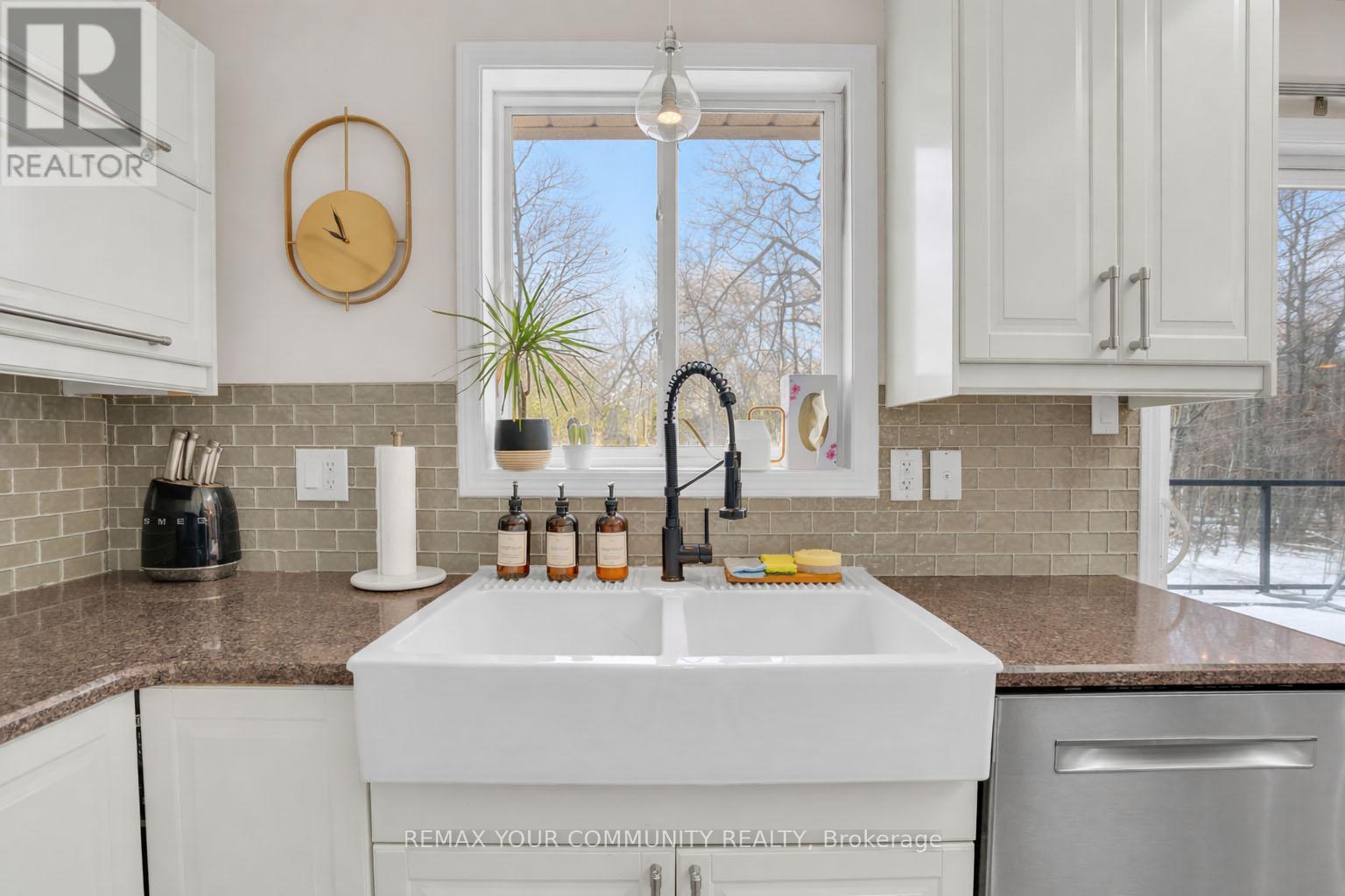 92 Sandringham Drive, Barrie, Ontario  L4M 7J5 - Photo 11 - S12981212