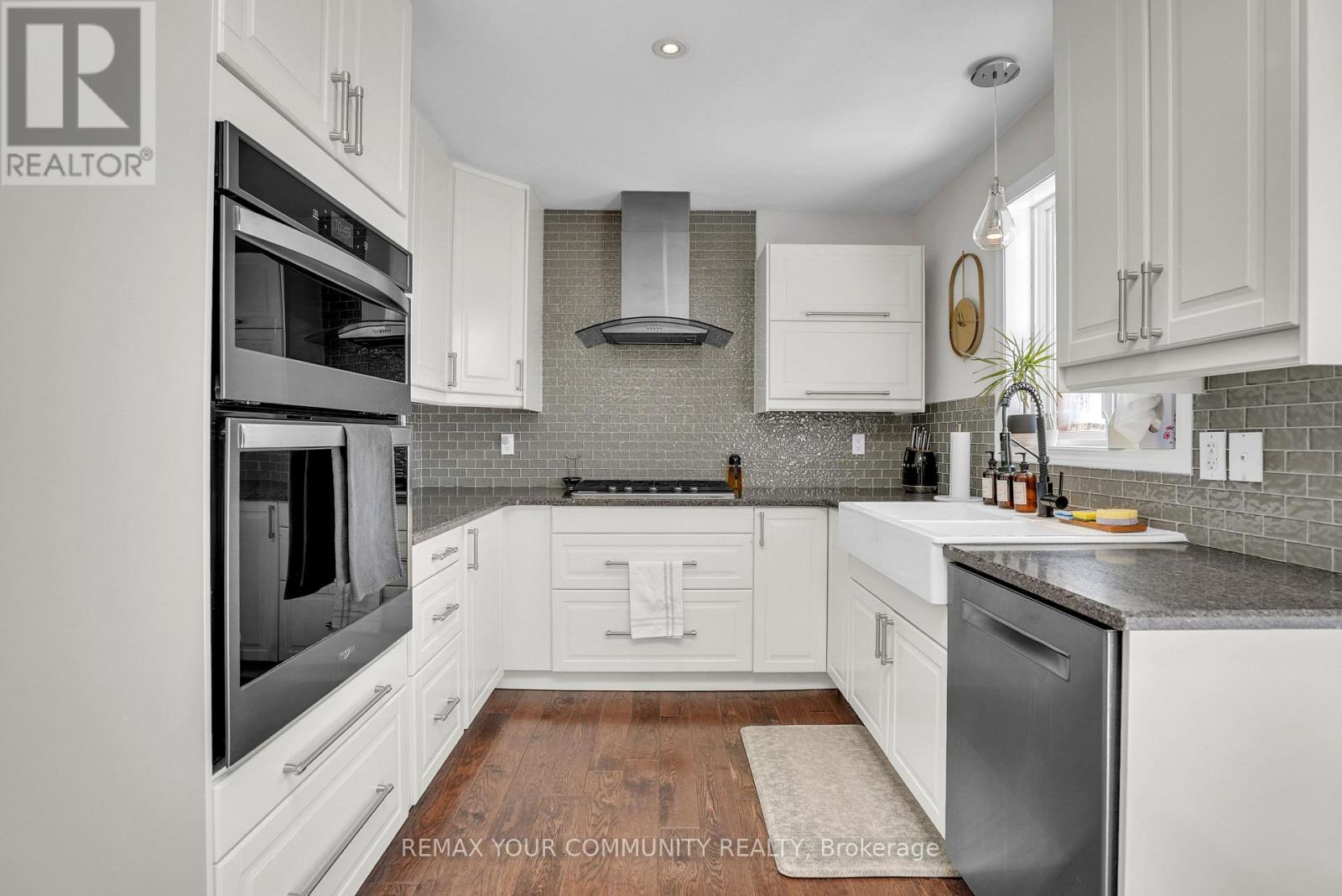 92 Sandringham Drive, Barrie, Ontario  L4M 7J5 - Photo 12 - S12981212