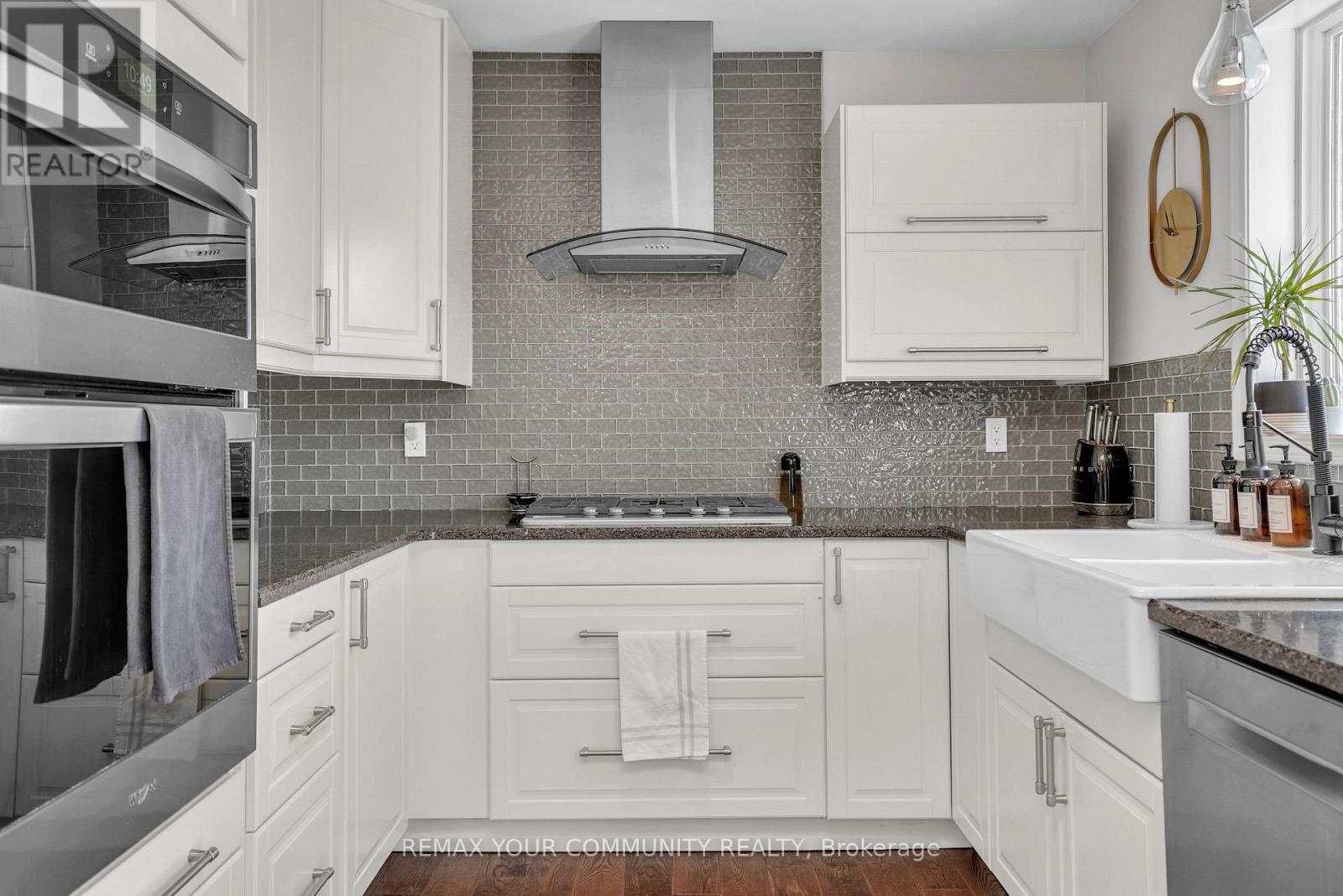 92 Sandringham Drive, Barrie, Ontario  L4M 7J5 - Photo 13 - S12981212