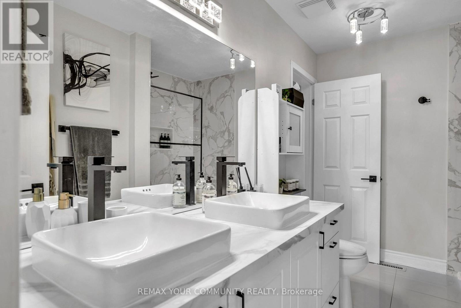 92 Sandringham Drive, Barrie, Ontario  L4M 7J5 - Photo 16 - S12981212