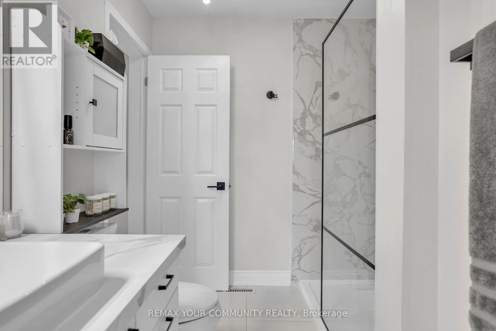 92 Sandringham Drive, Barrie, Ontario  L4M 7J5 - Photo 17 - S12981212