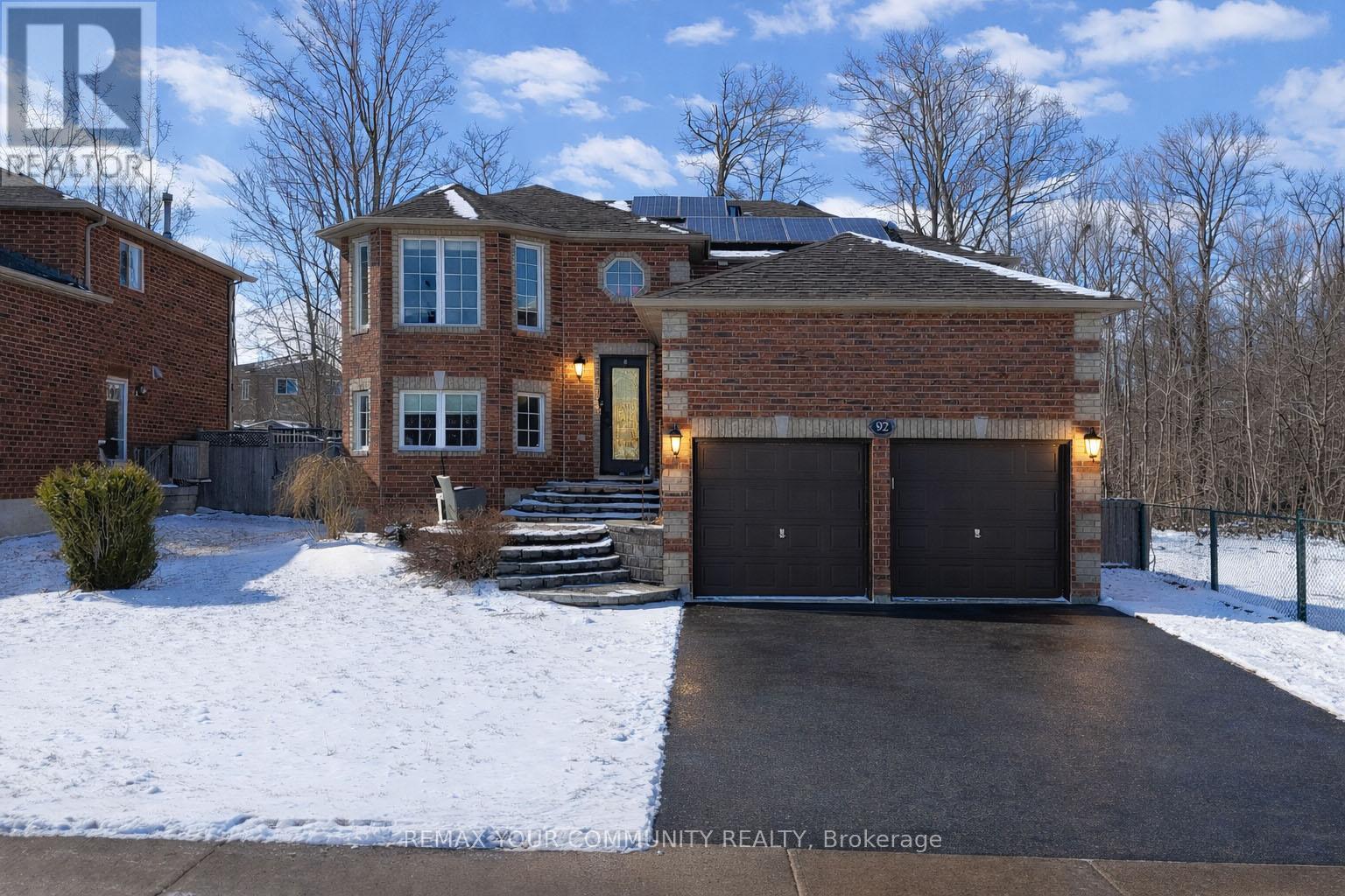 92 Sandringham Drive, Barrie, Ontario  L4M 7J5 - Photo 2 - S12981212
