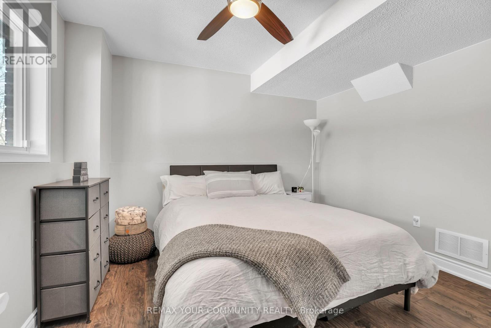 92 Sandringham Drive, Barrie, Ontario  L4M 7J5 - Photo 32 - S12981212