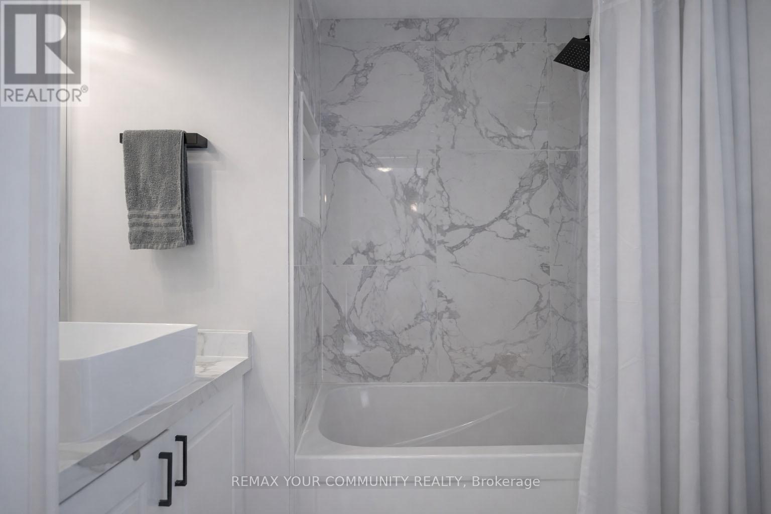 92 Sandringham Drive, Barrie, Ontario  L4M 7J5 - Photo 33 - S12981212