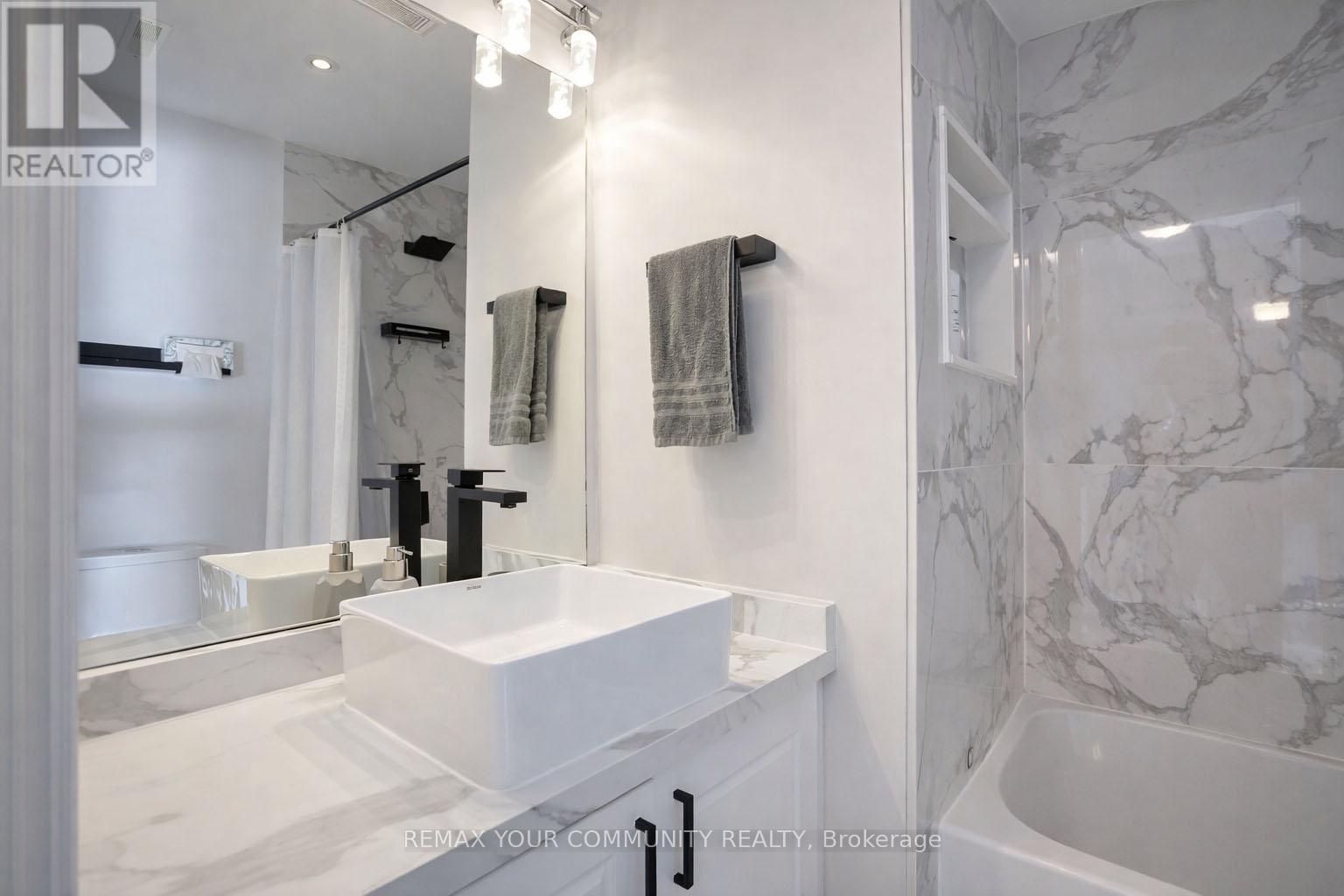 92 Sandringham Drive, Barrie, Ontario  L4M 7J5 - Photo 34 - S12981212