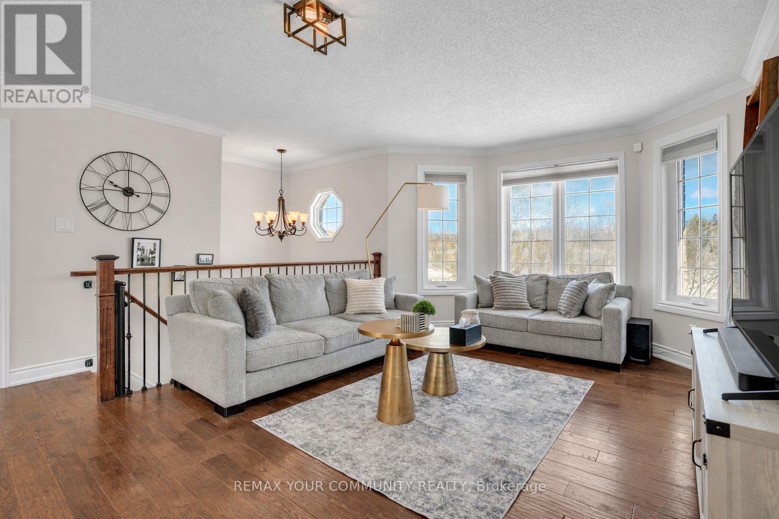 92 Sandringham Drive, Barrie, Ontario  L4M 7J5 - Photo 4 - S12981212