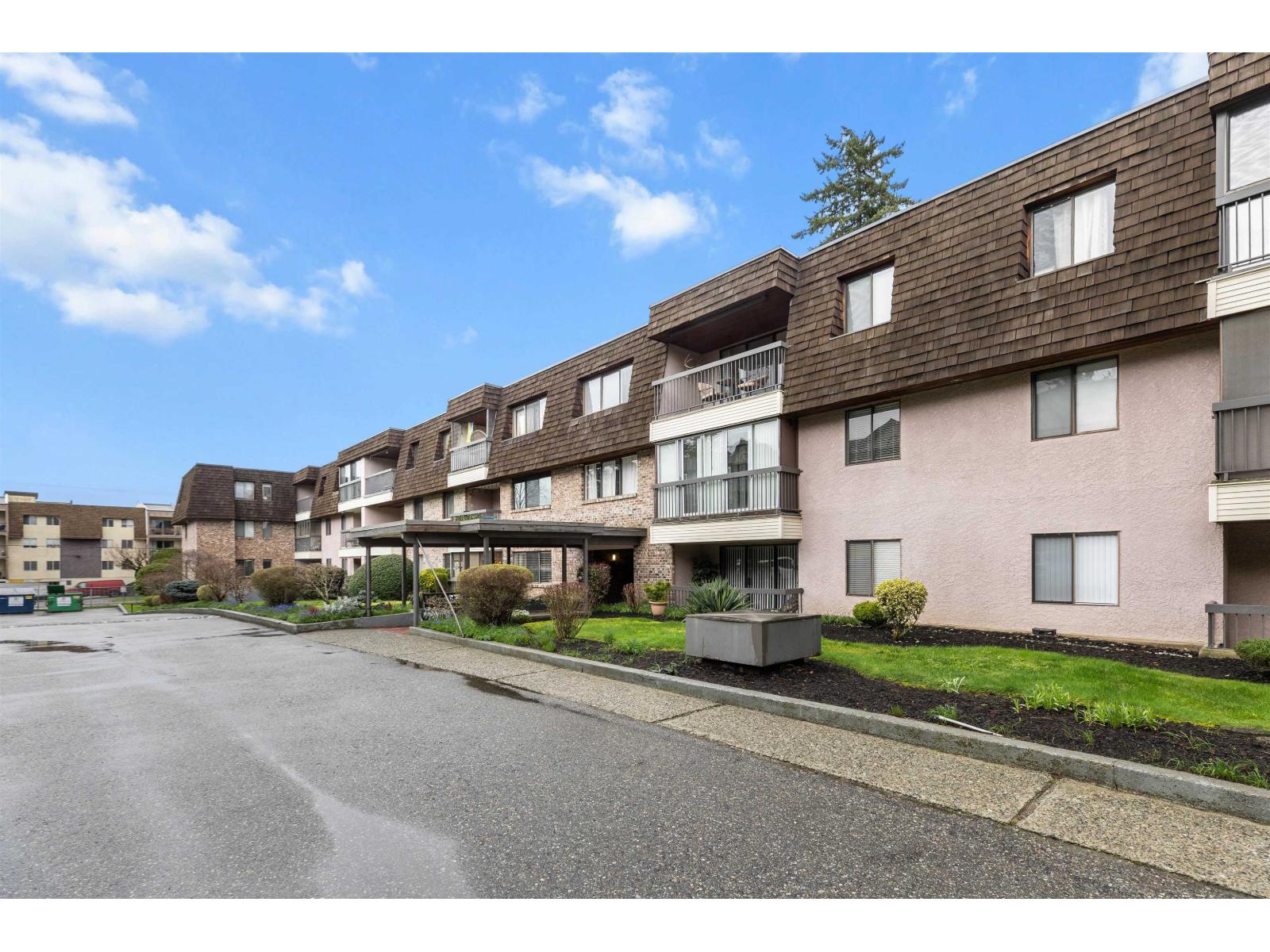 204 32175 Old Yale Road, Abbotsford, British Columbia  V2T 2C8 - Photo 2 - R3109215