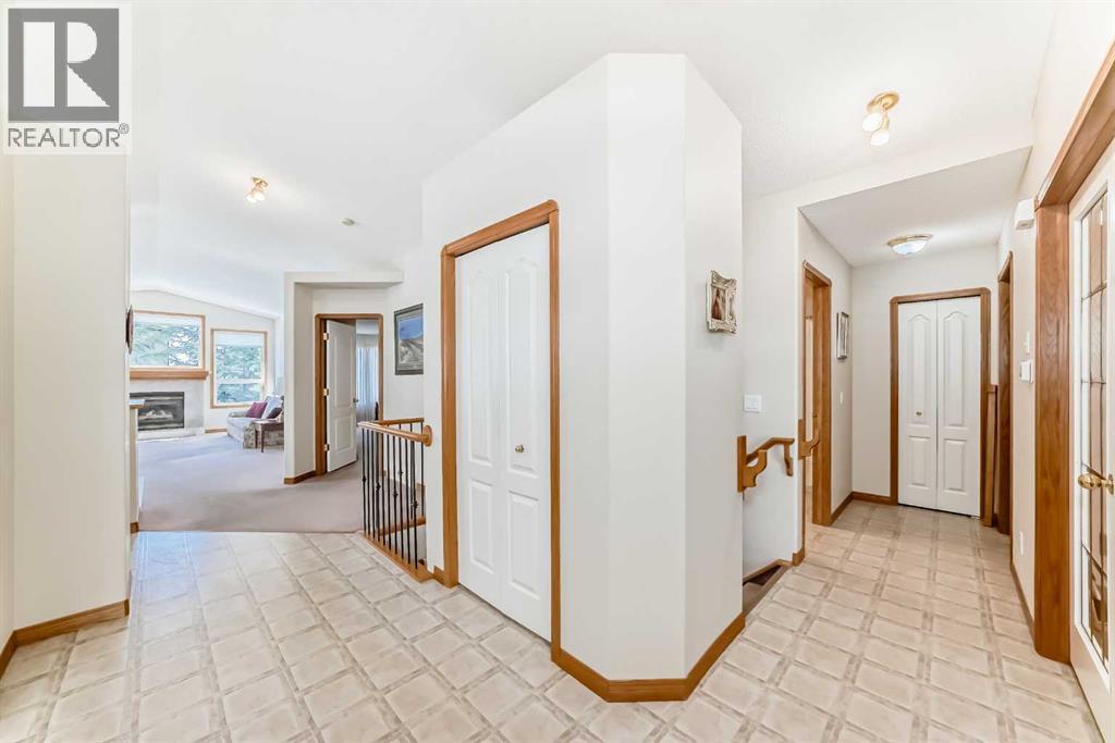 220 Rocky Ridge Villas NW, Calgary, Alberta  T3G 4R3 - Photo 4 - A2297086