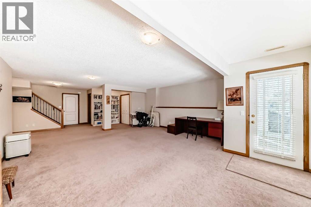 220 Rocky Ridge Villas NW, Calgary, Alberta  T3G 4R3 - Photo 32 - A2297086