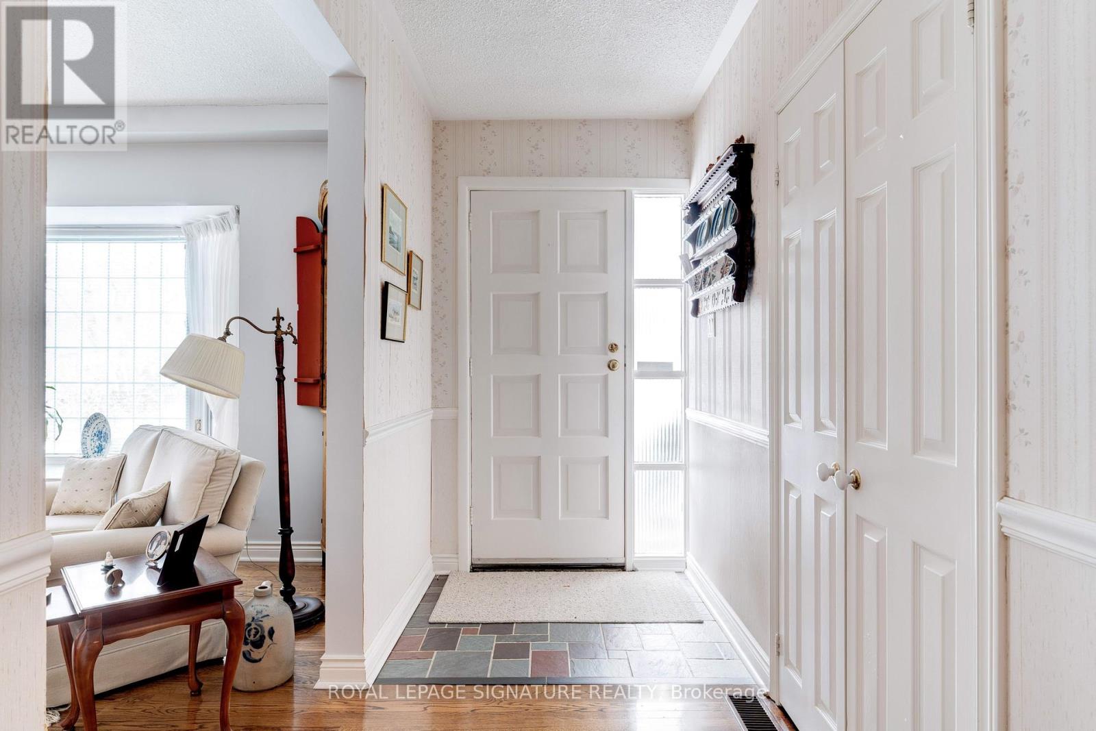 332 Coral Terrace, Oakville, Ontario  L6J 4C4 - Photo 3 - W12981162