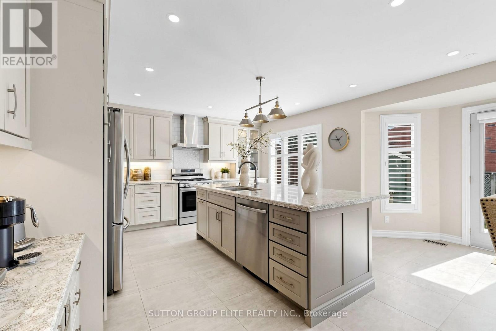 2768 Peacock Drive, Mississauga, Ontario  L5M 5R5 - Photo 11 - W12981186