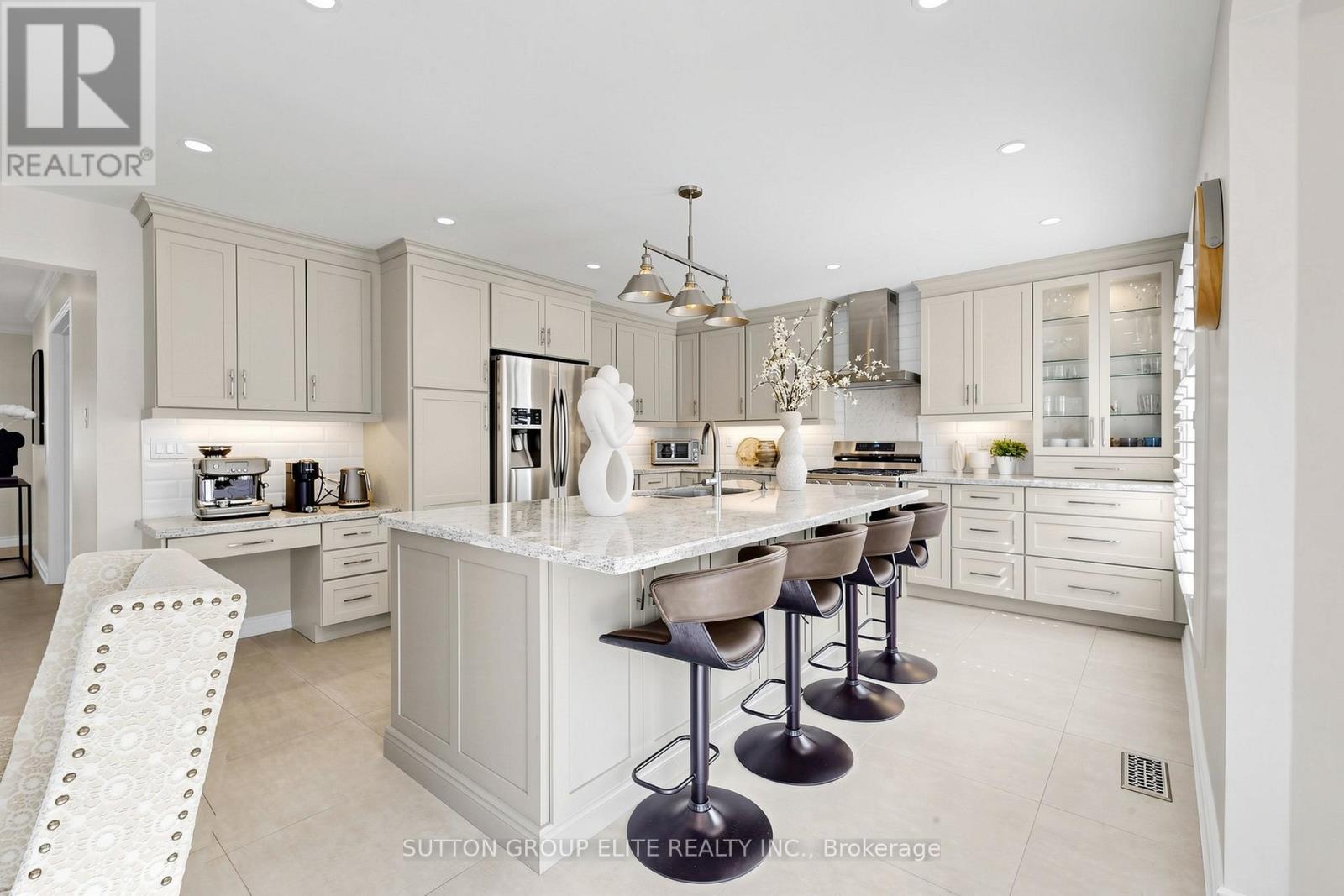 2768 Peacock Drive, Mississauga, Ontario  L5M 5R5 - Photo 12 - W12981186