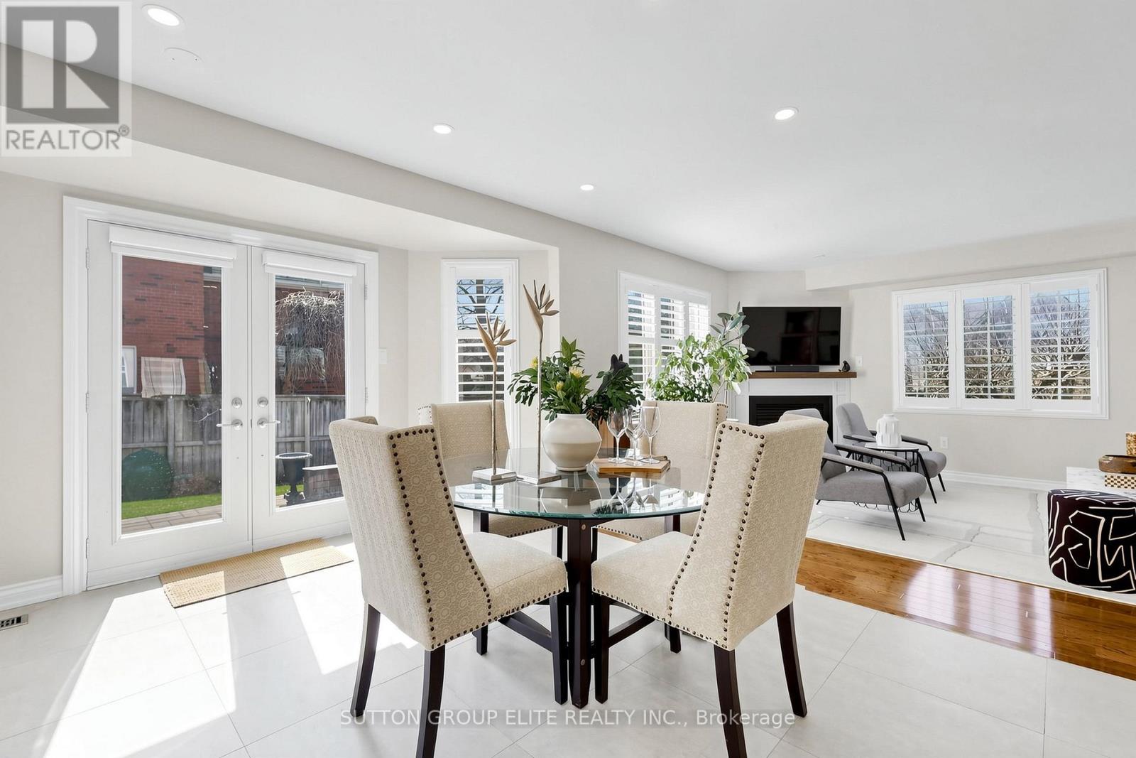 2768 Peacock Drive, Mississauga, Ontario  L5M 5R5 - Photo 15 - W12981186