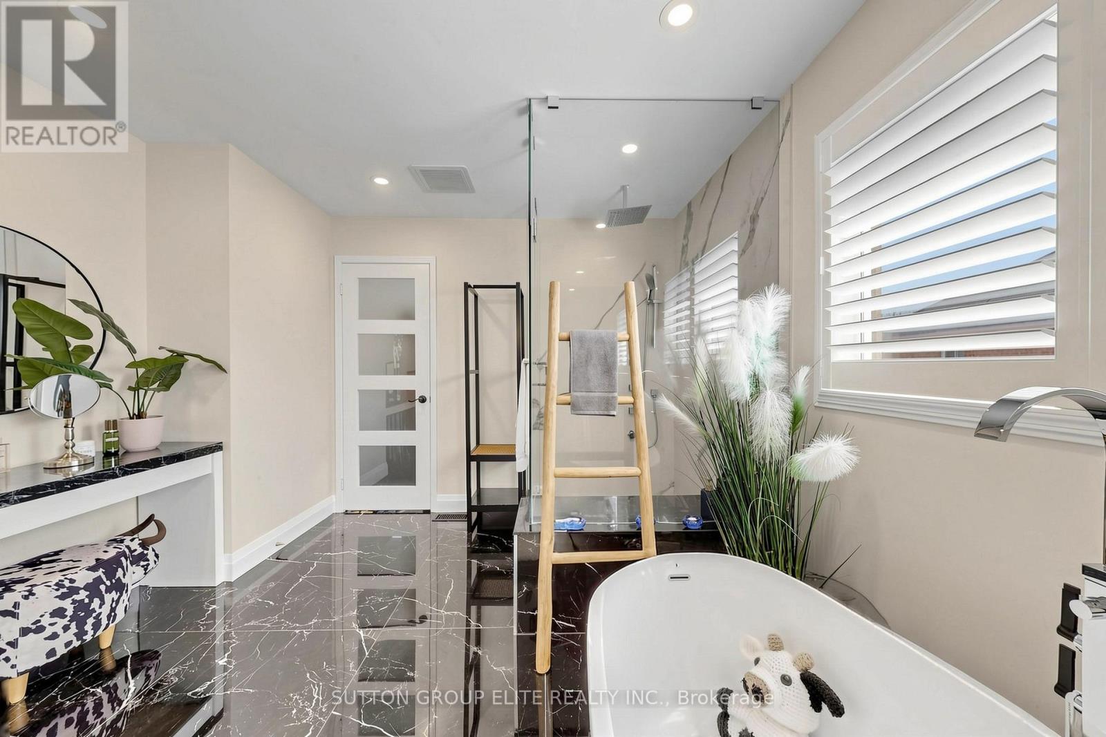 2768 Peacock Drive, Mississauga, Ontario  L5M 5R5 - Photo 24 - W12981186