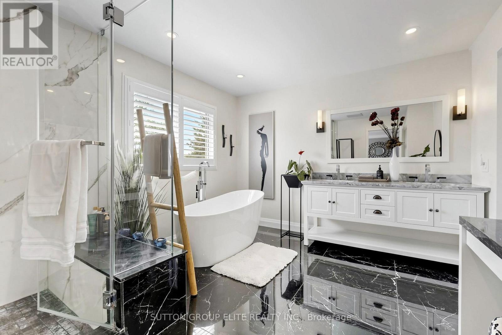 2768 Peacock Drive, Mississauga, Ontario  L5M 5R5 - Photo 25 - W12981186