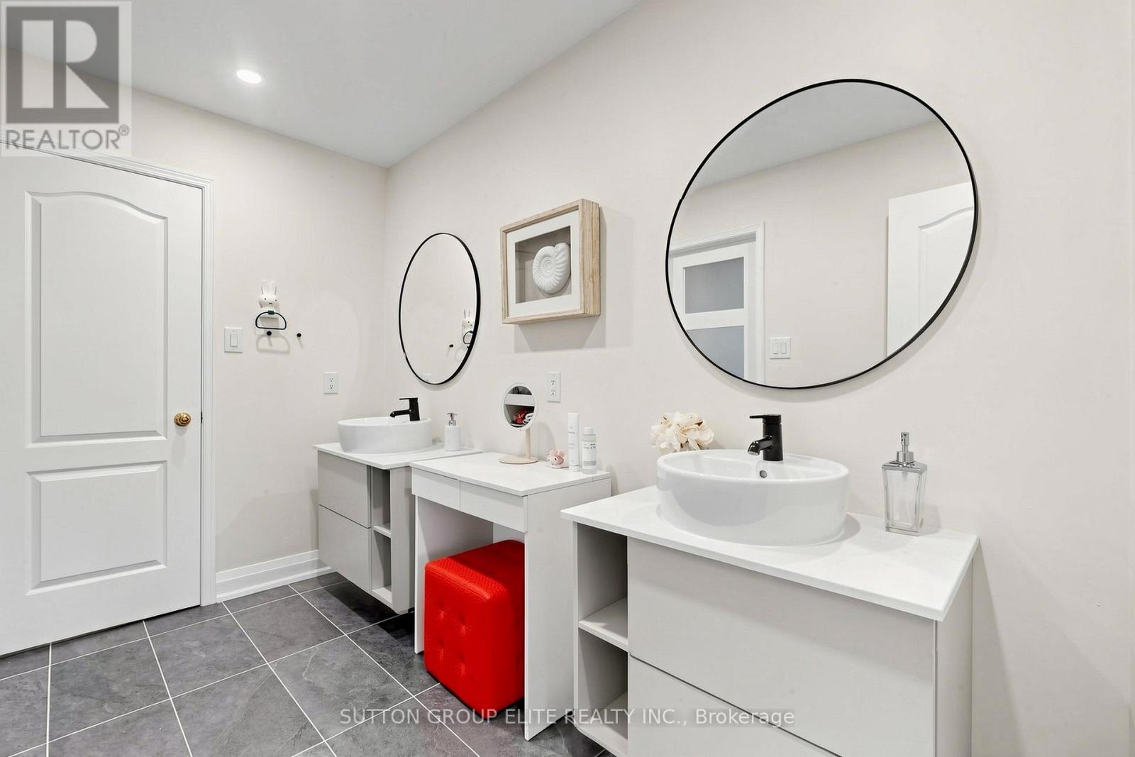 2768 Peacock Drive, Mississauga, Ontario  L5M 5R5 - Photo 28 - W12981186