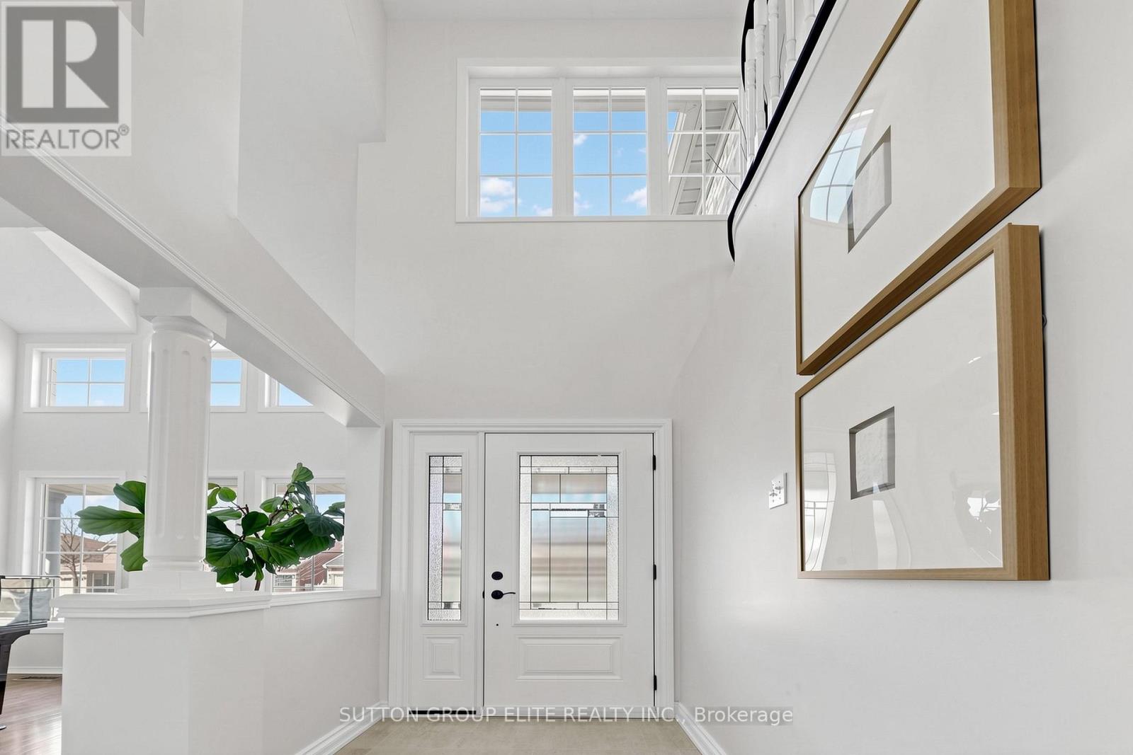 2768 Peacock Drive, Mississauga, Ontario  L5M 5R5 - Photo 3 - W12981186