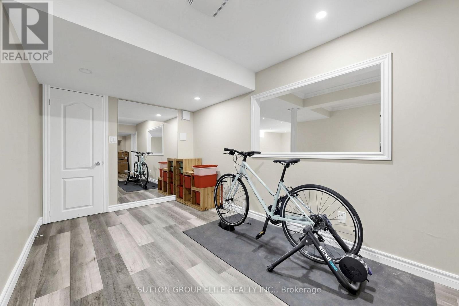 2768 Peacock Drive, Mississauga, Ontario  L5M 5R5 - Photo 34 - W12981186