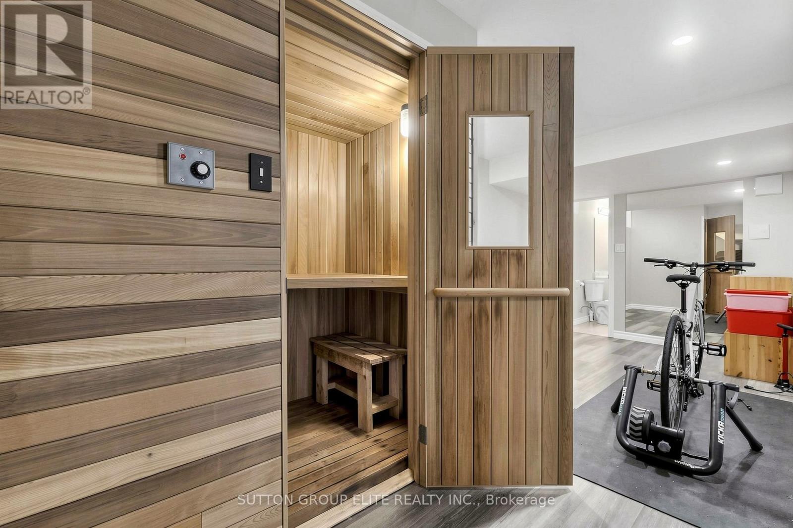 2768 Peacock Drive, Mississauga, Ontario  L5M 5R5 - Photo 35 - W12981186