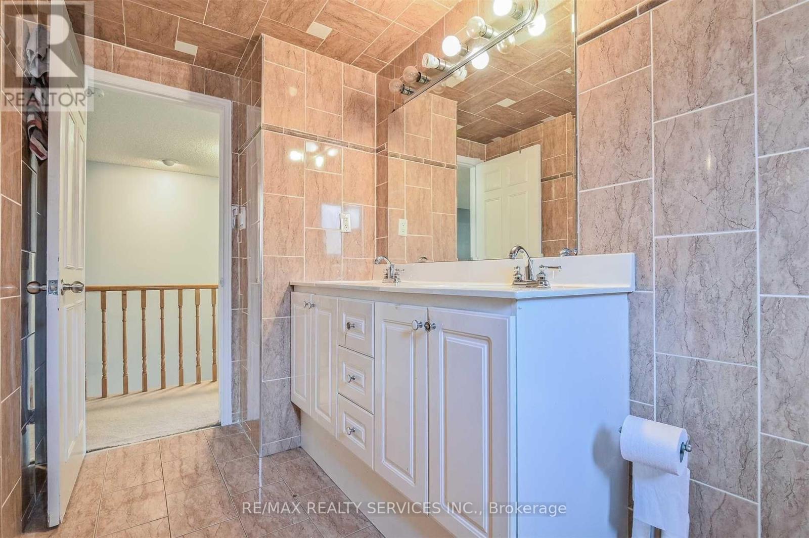 377 Mill Street S, Brampton, Ontario  L6Y 3H6 - Photo 17 - W12981296