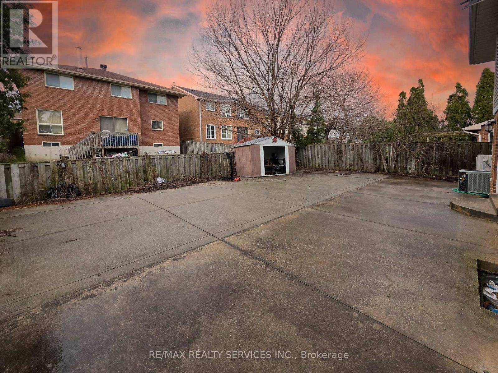 377 Mill Street S, Brampton, Ontario  L6Y 3H6 - Photo 4 - W12981296