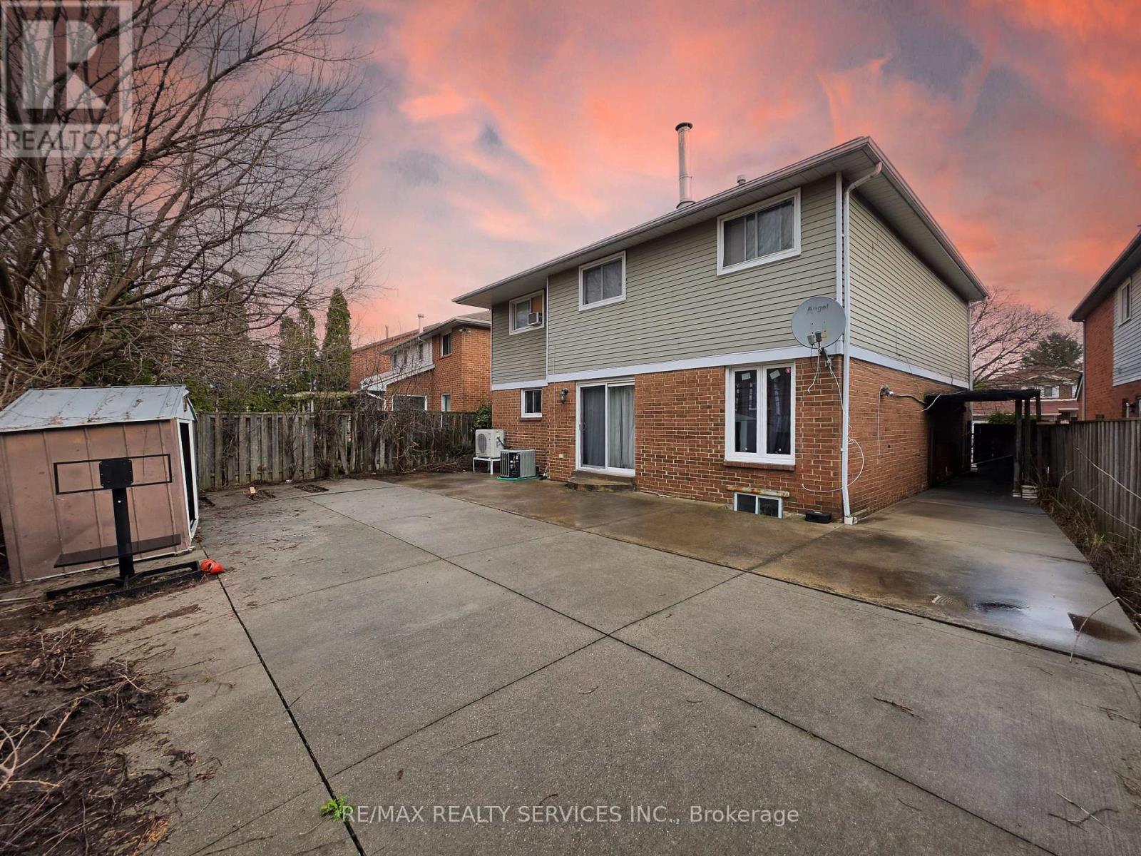 377 Mill Street S, Brampton, Ontario  L6Y 3H6 - Photo 5 - W12981296