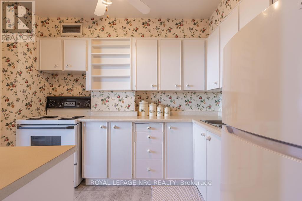 1205 - 15 Towering Heights, St. Catharines, Ontario  L2T 3G7 - Photo 14 - X12981246