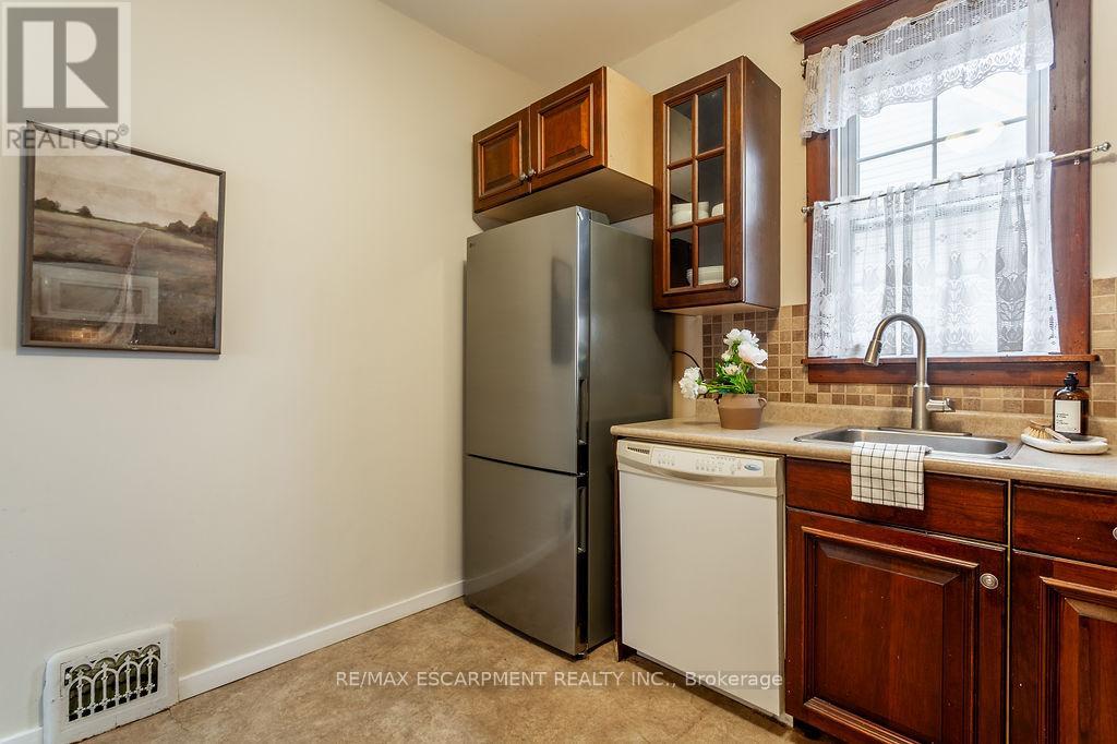 270 Beach Boulevard, Hamilton, Ontario  L8H 6W1 - Photo 19 - X12981248