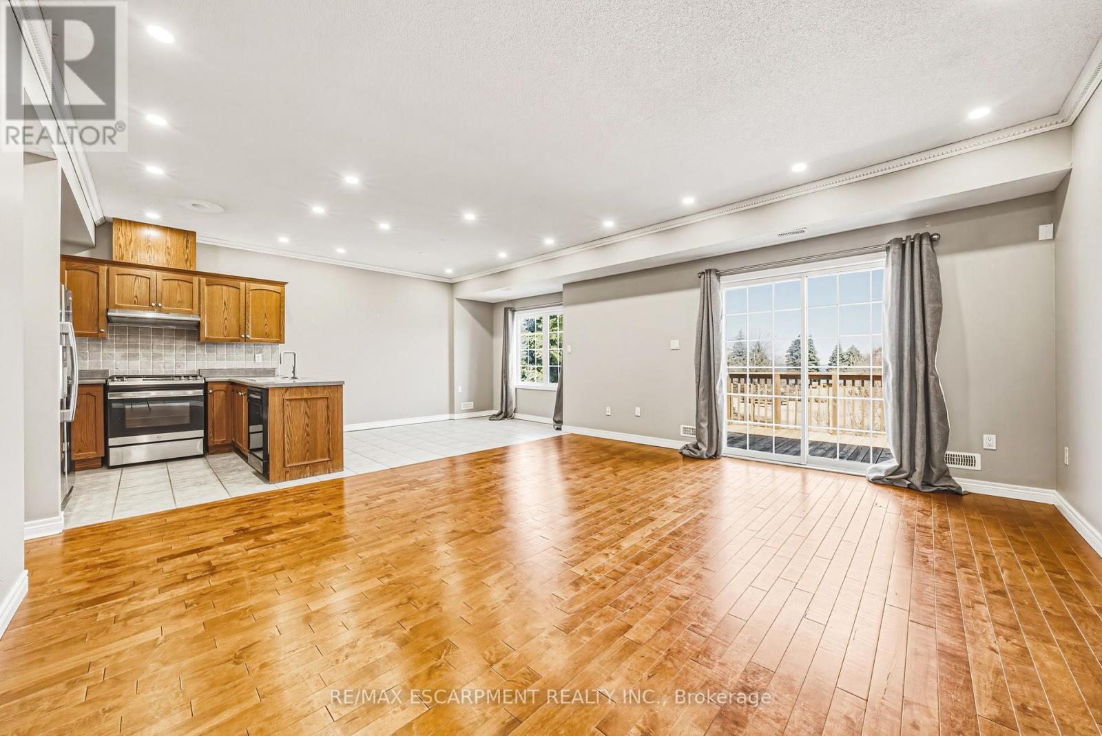 14 - 2 Harbour Drive, Hamilton, Ontario  L8E 6B1 - Photo 5 - X12981290