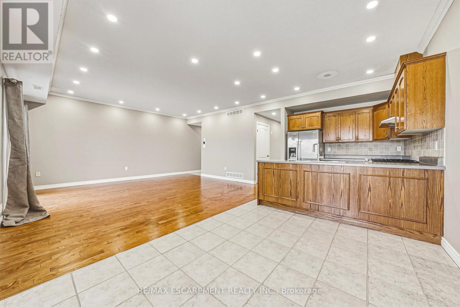 14 - 2 Harbour Drive, Hamilton, Ontario  L8E 6B1 - Photo 7 - X12981290