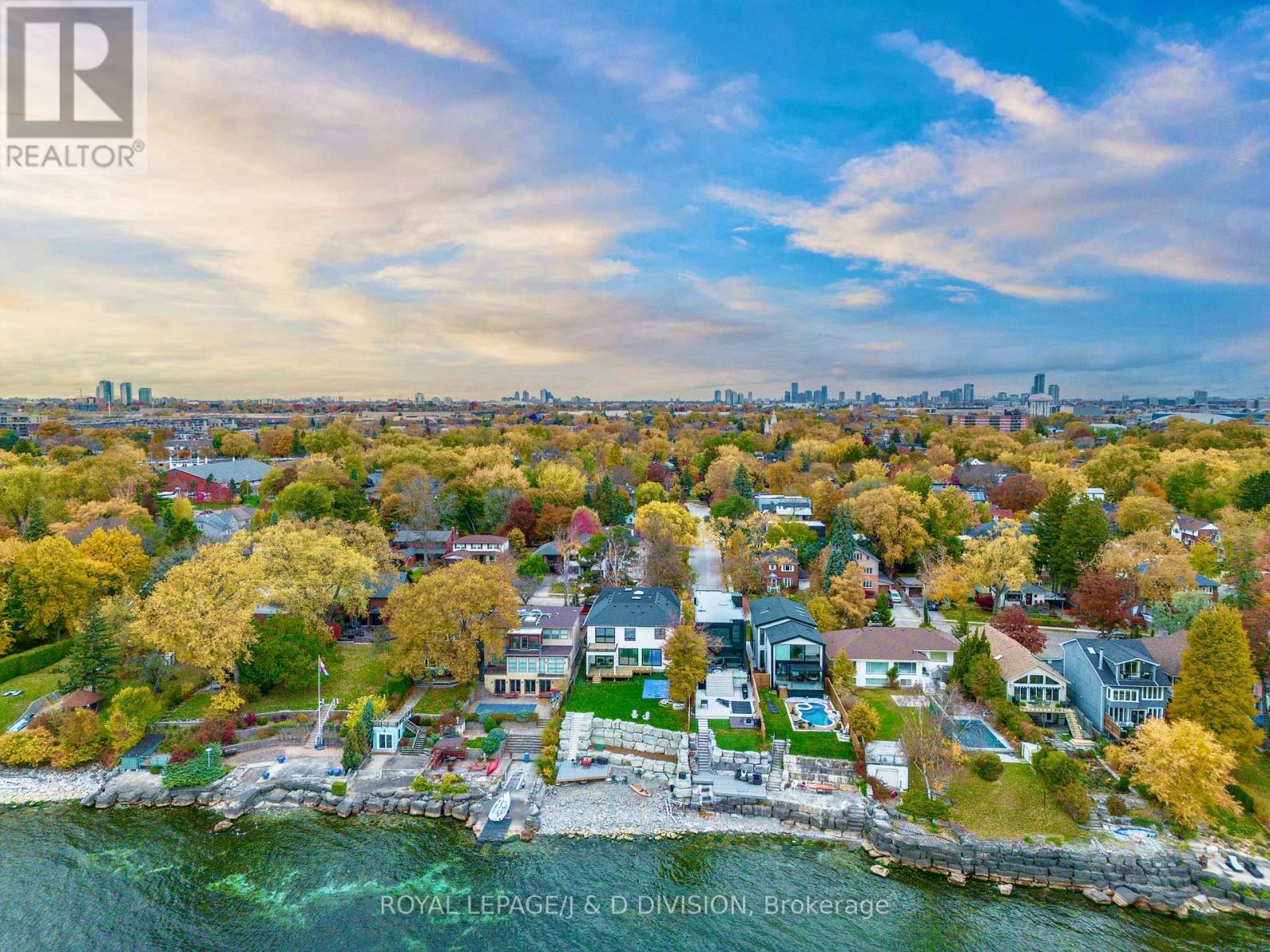 99 Lake Promenade, Toronto, Ontario  M8W 1A2 - Photo 27 - W12538034