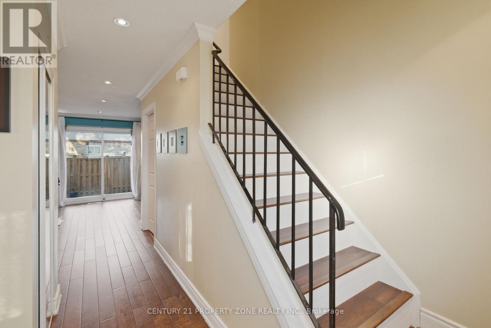 39 - 45 Hansen Road N, Brampton, Ontario  L6V 3C5 - Photo 4 - W12978948