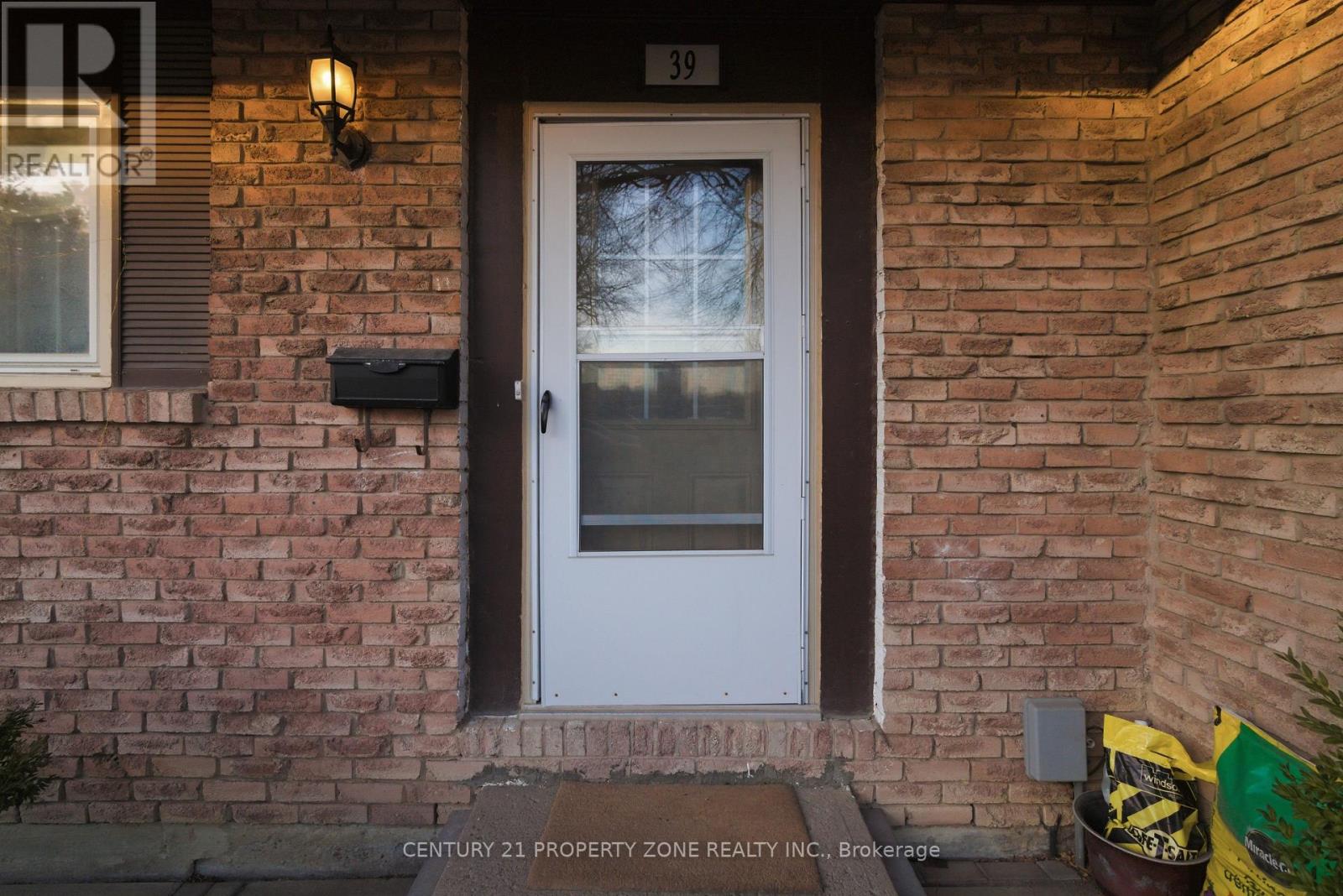 39 - 45 Hansen Road N, Brampton, Ontario  L6V 3C5 - Photo 2 - W12978948