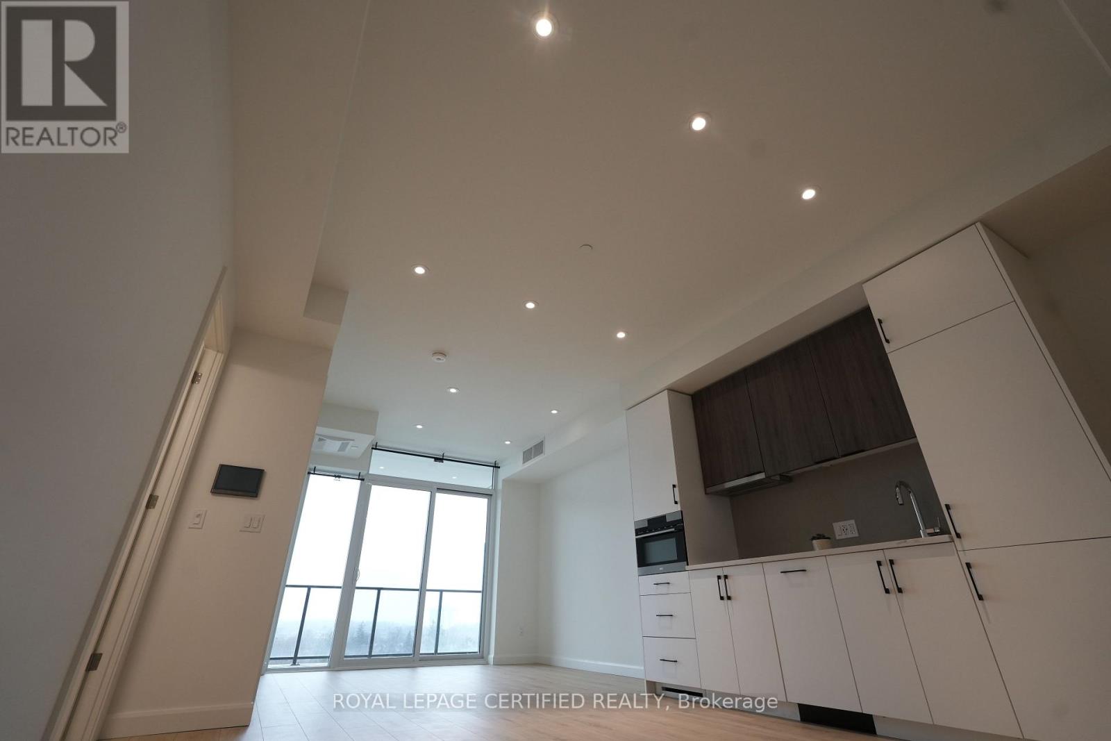 903 - 741 King Street W, Kitchener, Ontario  N2G 1E5 - Photo 2 - X12978780