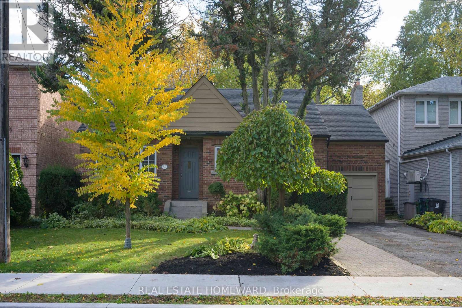 59 Parkview Hill Crescent, Toronto, Ontario  M4B 1R1 - Photo 2 - E12913704