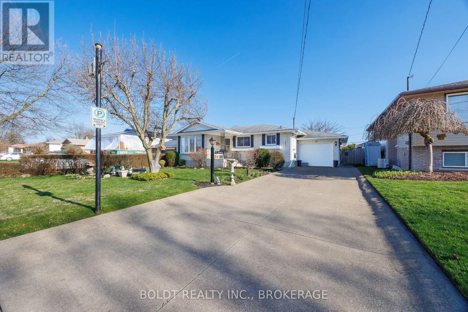 15 Nottingham Court, St. Catharines (Lakeshore), Ontario  L2M 1L6 - Photo 3 - X12793410