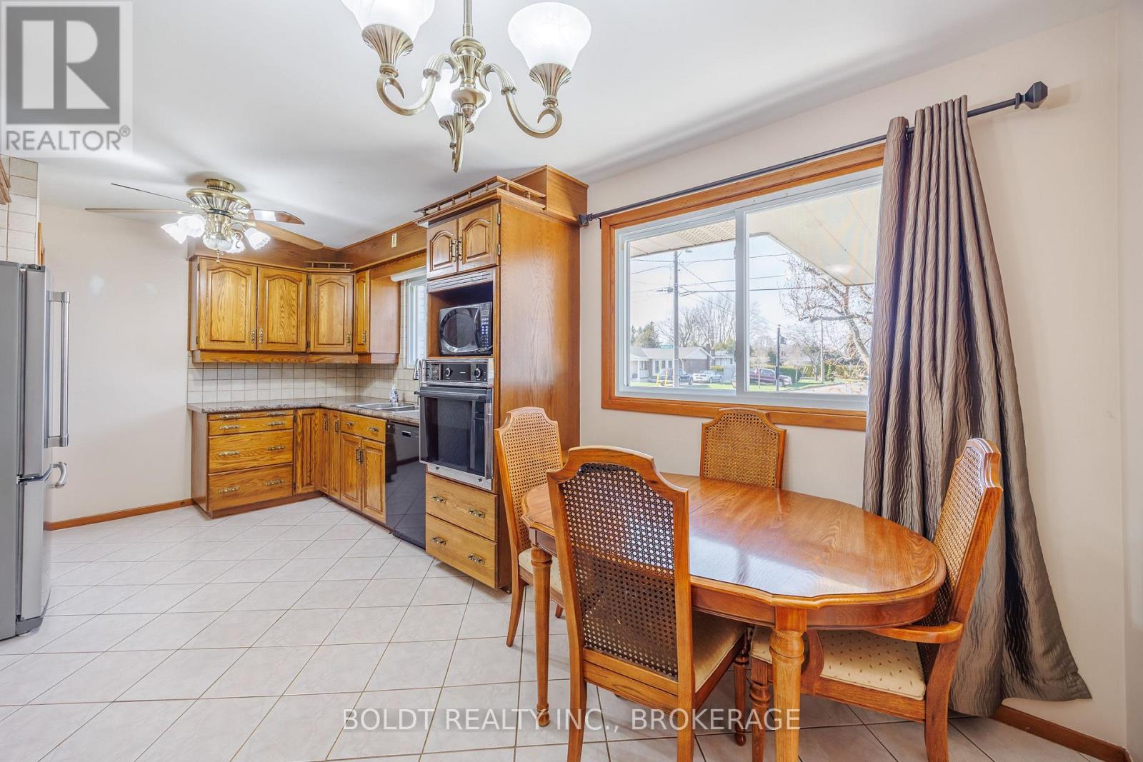 15 Nottingham Court, St. Catharines (Lakeshore), Ontario  L2M 1L6 - Photo 6 - X12793410